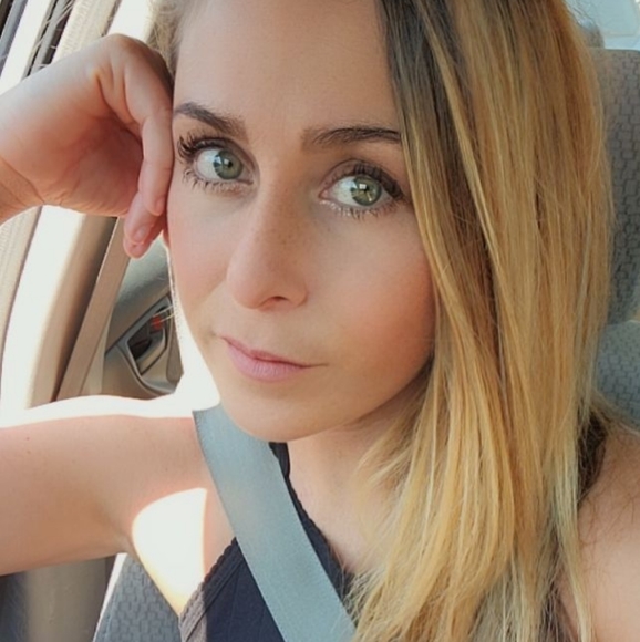 Meet your Posher, Cayla - Picture 1 of 2